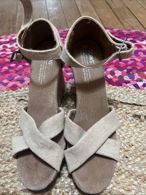 TOMS Beige Crisscross Ankle-Strap Wedge Sandals excellent condition